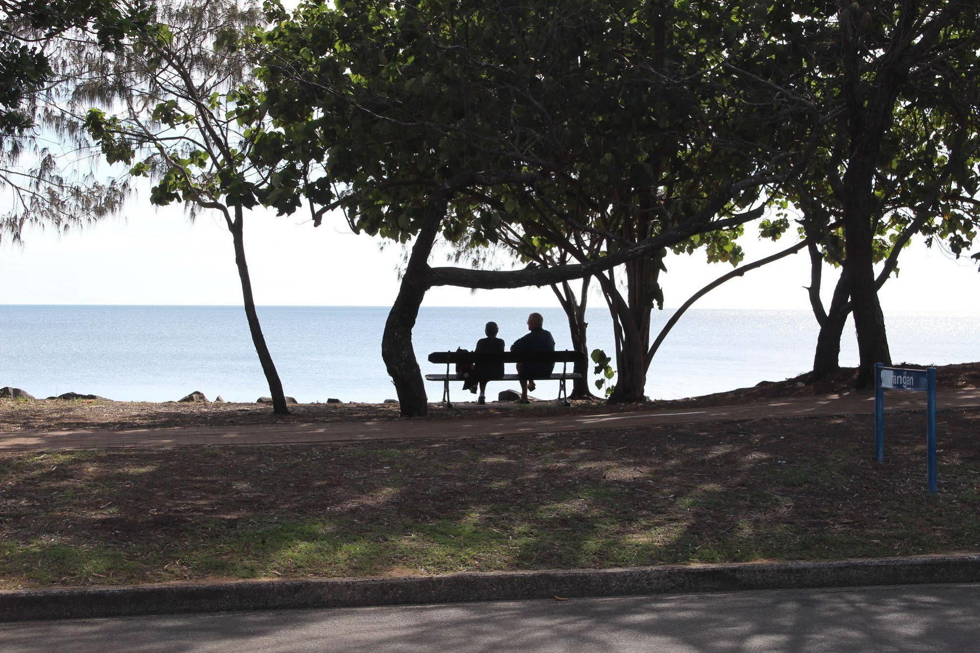 Alexander Beachfront Apartments Hervey Bay Kültér fotó